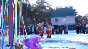 Масленичная неделя в разгаре: бийчане во всю пекут блины и прощаются с зимой (Бийское телевидение)