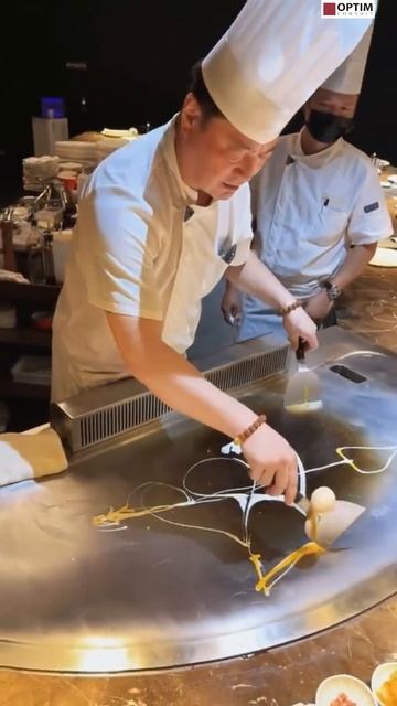 Яйцедел с высшим образованием по яйкам! 😂 #китай #повар #мастерство #готовка #фокусы