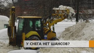 Сотрудники предприятия автодорог продолжают чистить местные проезды