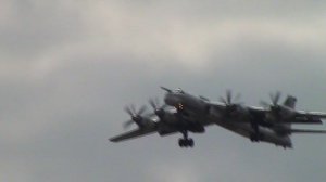 мишка косолапый по небу идет...