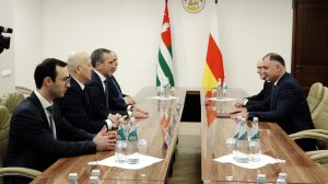 Укрепление двустороннего сотрудничества. В Южную Осетию прибыла делегация МИД Абхазии