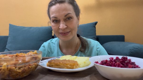 МУКБАНГ РЫБНАЯ КОТЛЕТА С ПЮРЕ/САЛАТ ВИНЕГРЕТ/КАПУСТА ЖАРЕНАЯ/MUKBANG ЕДА ОБЖОР