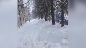 Новый циклон несет снегопады в столичный регион.