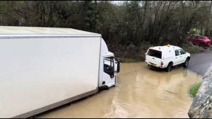 Преодолевание ВОДНЫХ преград на грузовиках. (1)