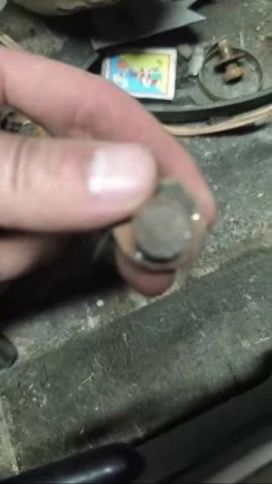 Откручиваем болт с поврежденными гранями