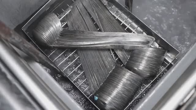 Процесс изготовления половника - черпака из нержавеющей стали. смотреть онлайн