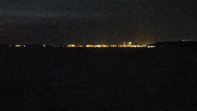 По ночи доехал на лыжах по Обскому морю до дикого нудистского пляжа, ляпота! Темно, огни, холод ⛷️