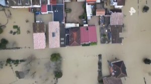 Франция плывёт.