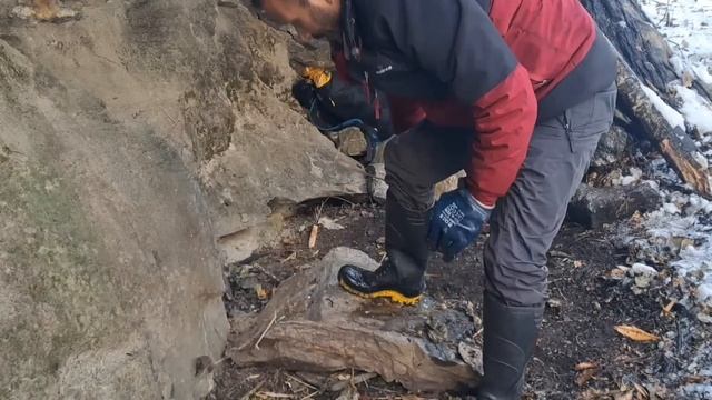 Экстремальное зимнее выживание в глубоком снегу