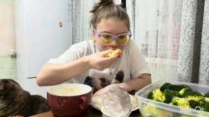 МУКБАНГ ОБЖОР МОЯ ИСТОРИЯ ИЗБИЕНИЯ СКИНХЕДЫ И ЭМО