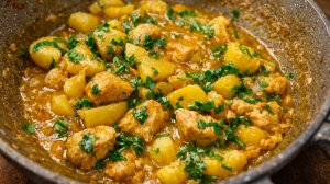 Картошка с курицей на сковороде за 30 минут— тушёный домашний рецепт