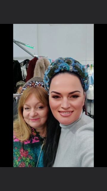 Выставка-продажа в центре Питера. #МастерскаяИдейJL #МастерскаяJL #КрылатаяБижутерия 
#стеклянныебук