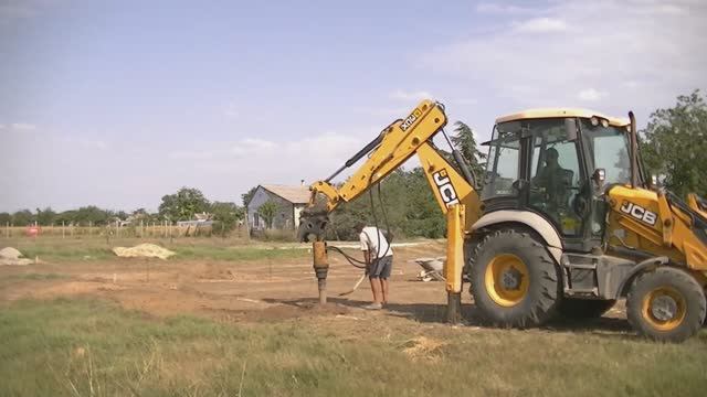 Строительство дома. Бурение скважин для свай. Вязка арматурных каркасов для свай.