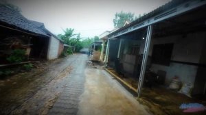 Прогулка дождливым днем по Тихой отдаленной деревушке с дружелюбными людьми 🌧️🏡