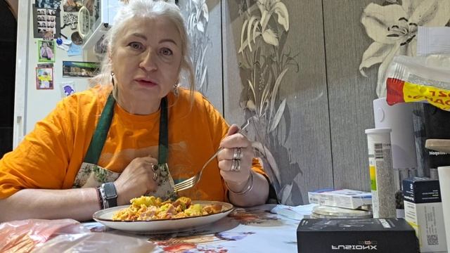 ПЕКУ БЛИНЫ!КОРМЛЮ ЖЕНЬКА! смотреть онлайн