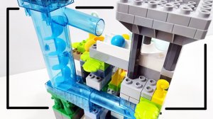 Мультики для детей. Трасса для шариков из обычных блоков😱. Смотреть Мультики для малышей