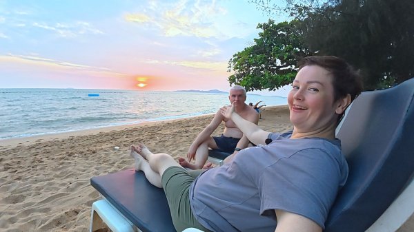 Погода в Паттайе ШЕПЧЕТ! Вован ЗАПРЕЩАЕТ мне его СНИМАТЬ! Наши маленькие СЛАБОСТИ в Таиланде) Влог