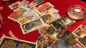 Ждёт ли загаданный мужчина от вас поздравление с праздником? Гадание Таро