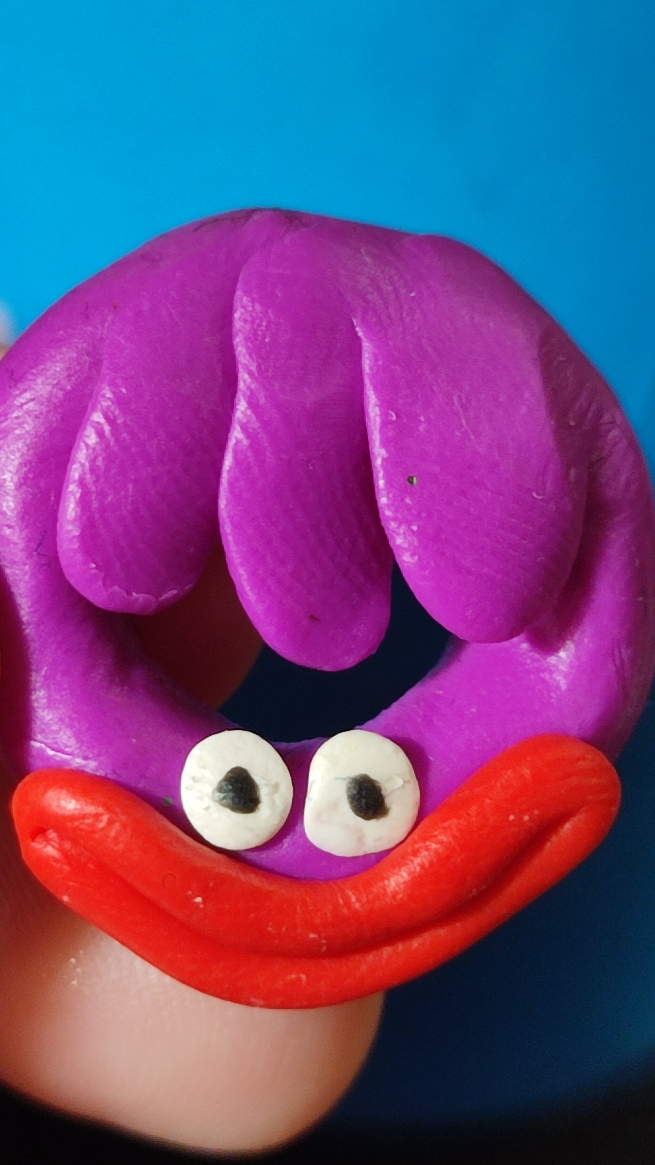 Делаем ещё одного прикольного монстрика из пластилина. 😍 💛( третьего )