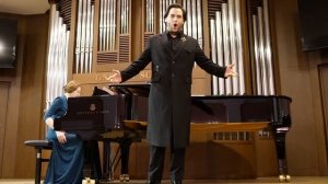 Валерий Макаров исполняет каватину Альмавивы из Севильского цирюльника. Фортепиано — Ольга Воробьёва