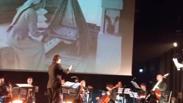 На видео - фрагмент художественной программы театра «Тукай. Оркестр. Искусственный интеллект». смотреть онлайн