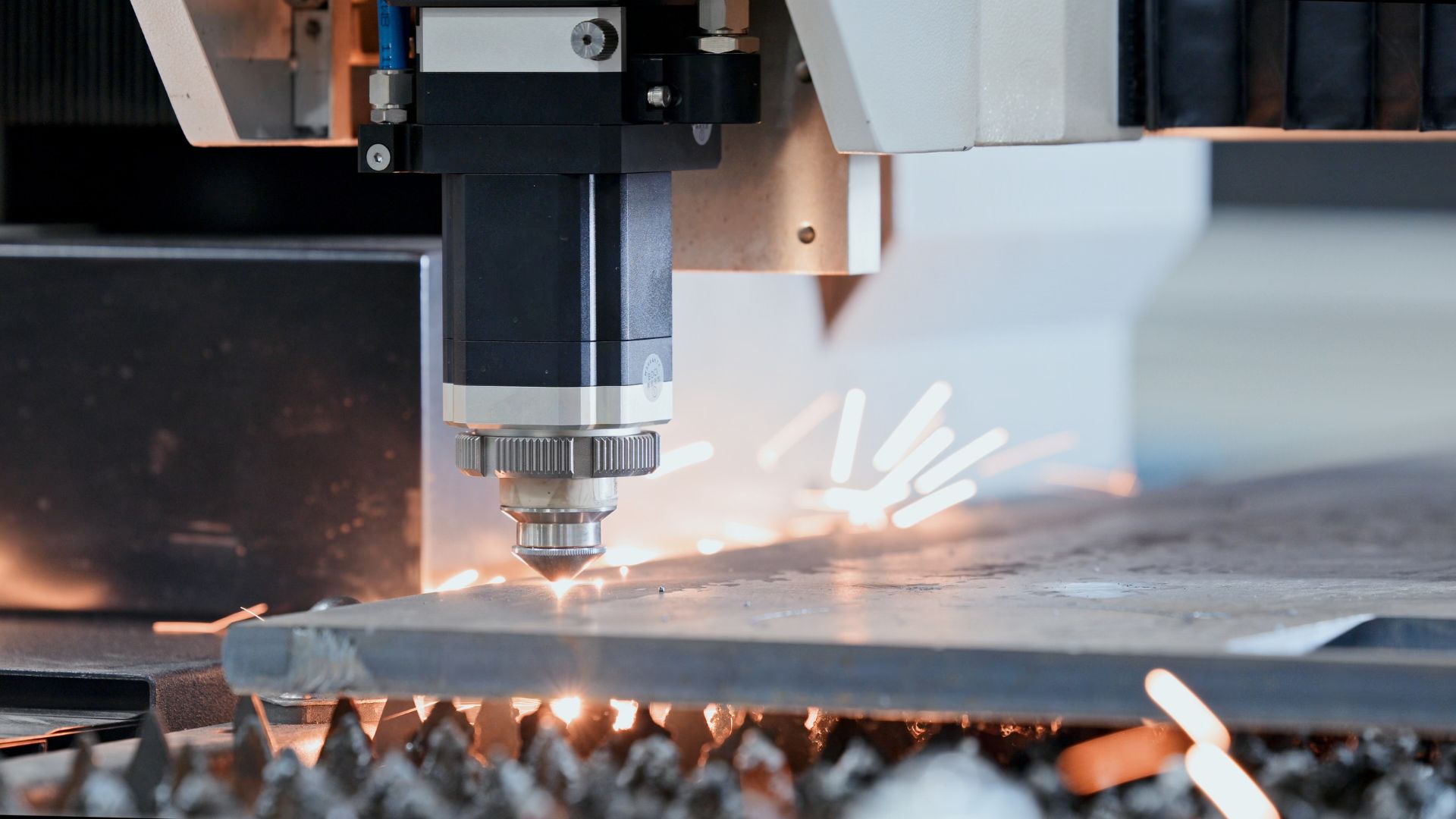 Лазерная резка на станках с ЧПУ конструкционных и нержавеющих сталей, цветных металлов смотреть онлайн