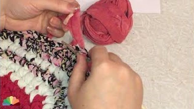 Коврик из старых футболок-2 Всемирный день вязания на публике