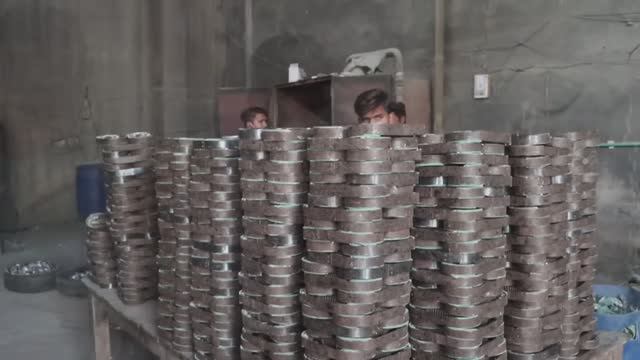 Процесс изготовления тормозных колодок для мотоциклов. смотреть онлайн