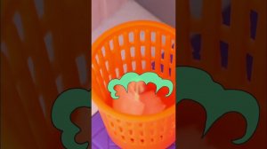 Кен впервые меняет подгузник! Его реакция БЕСЦЕННА! 😂👶#Barbie #длядетей #shorts