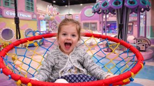 САМАЯ ЯРКАЯ ПЛОЩАДКА CANDY LAND 2! Лабиринт, шарики и супер-горки 🌈🔥