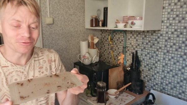 ЗАВТРАКАЮ С ТАРАКАНАМИ🪳