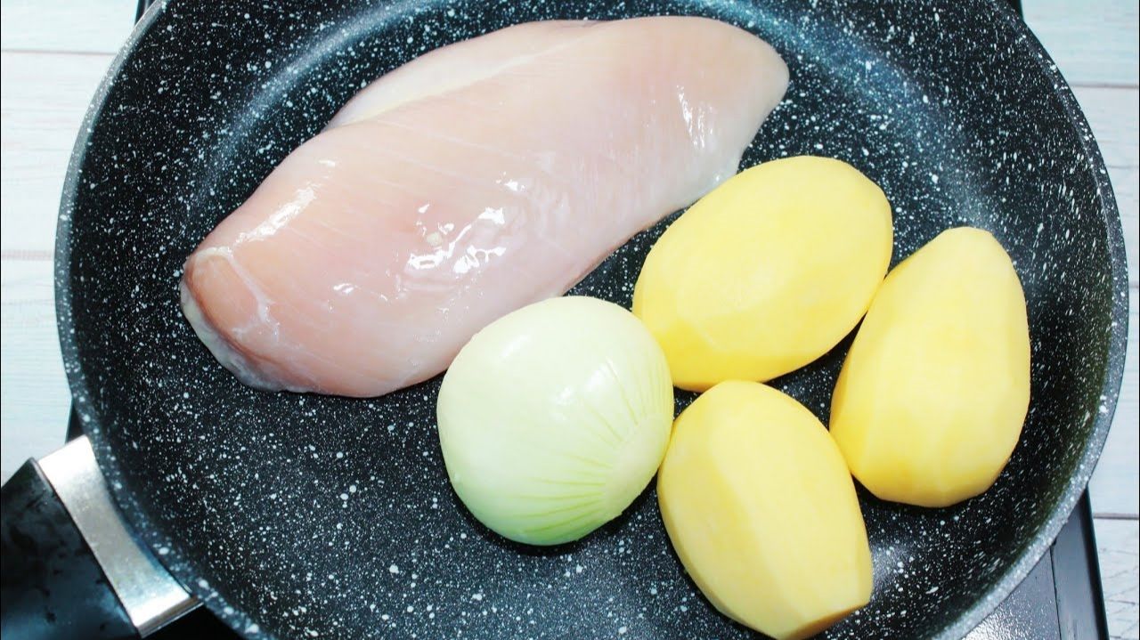 Куриная Грудка, Картошка и Луковица - готовлю на сковороде вкусный УЖИН! смотреть онлайн