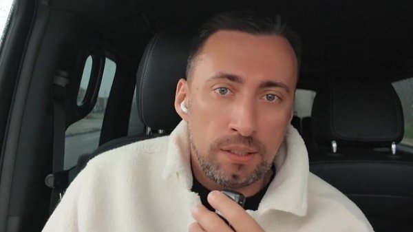 КОГДА МЕДВЕДЬ ГОЛОДЕН, ОН ЖРЁТ. ЕМУ НЕ НУЖНЫ ПРАВИЛА ЭТИКЕТА.