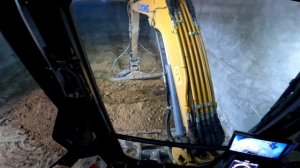 Мини экскаватор XCMG XE55U. Работа в помещении