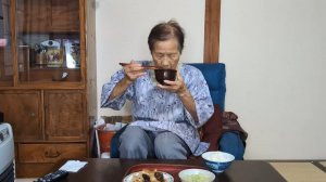 🔥🍲 Мукбанг и Mukbang : 94-ЛЕТНЯЯ БАБУШКА ИЗ ЯПОНИИ ГОТОВИТ УЖИН