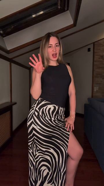 Сегодня выбираю смелость и женственность ✨
Боди, юбка с принтом зебры и акцентные туфли — идеальный