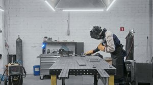 Сварочные работы на производстве: Современные технологии сварки сталей и цветных металлов