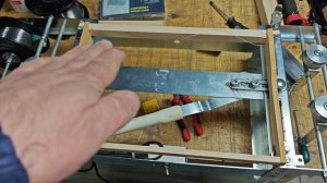 Обзор электростанка для натяжки проволоки от Пчелотехники