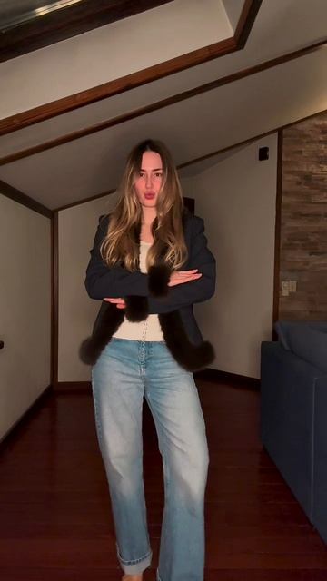 Танцую трендовый танец, ловлю и кайфую на максимум! Музыка в крови, движения сами рождаются 😎✨
Если