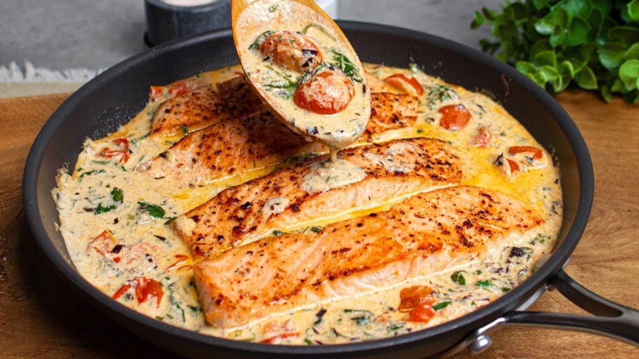 Рыба в сливочном соусе, она такая нежная и такая вкусная. Немедленно готовить смотреть онлайн