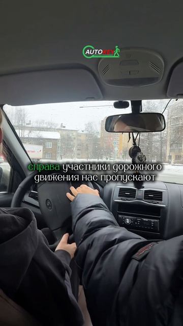 Круговое движение пугает новичков? Мы покажем, как проезжать его по правилам. смотреть онлайн