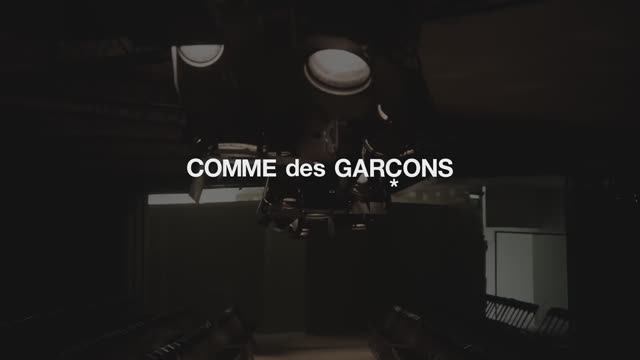 Показ женской коллекции Comme des Garçons осень-зима 2024-2025 смотреть онлайн