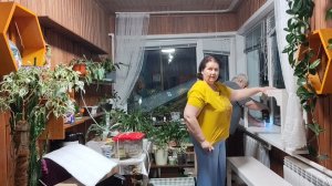 Крепим полки под цветы)) вся веранда в цветах))