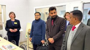 Министр Индии проверил условия обучения соотечественников в сургутском вузе