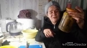 Сварила суп рассольник, нажарила блинов.