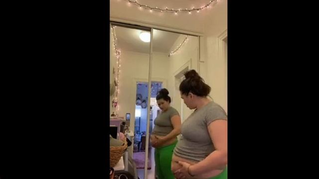 толстушка Келли делает упражнения