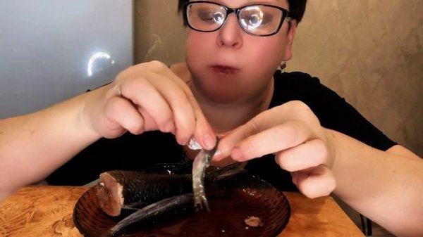 Опять хочется солененького🤷♂️МУКБАНГ килька !