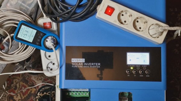 Самый покупаемый гибридный инвертор . Распаковка и проверка инвертора