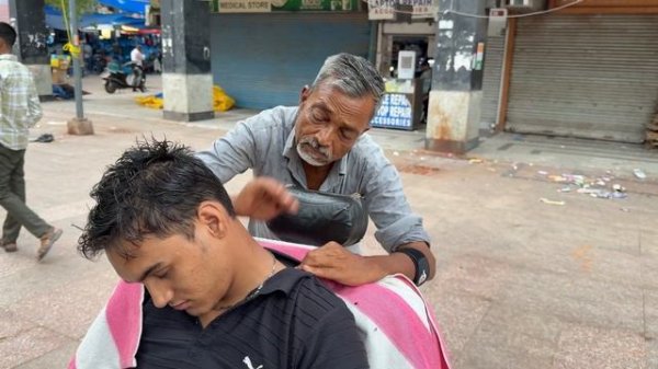 Парикмахер   УОРИС ДЕЛАЕТ МНЕ МАССАЖ ГОЛОВЫ, ЧТОБЫ СНЯТЬ СТРЕСС🥰🥰🥰