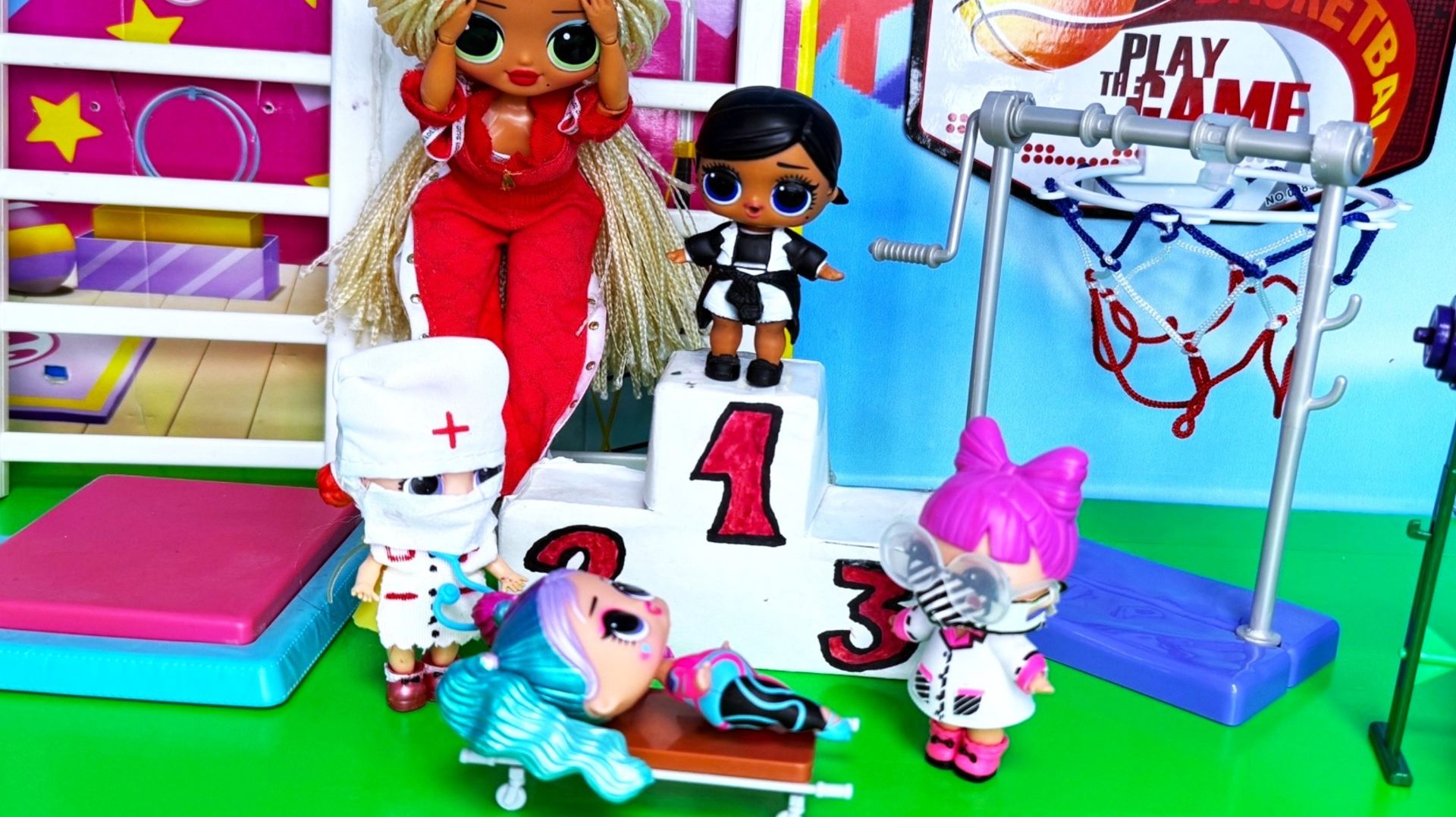 КАК Я ВЫИГРАЛА СОРЕВНОВАНИЯ😁😱😲 ВЕСЕЛАЯ ШКОЛА куклы ЛОЛ сюрприз мультики анимация ДАРИНЕЛКА смотреть онлайн